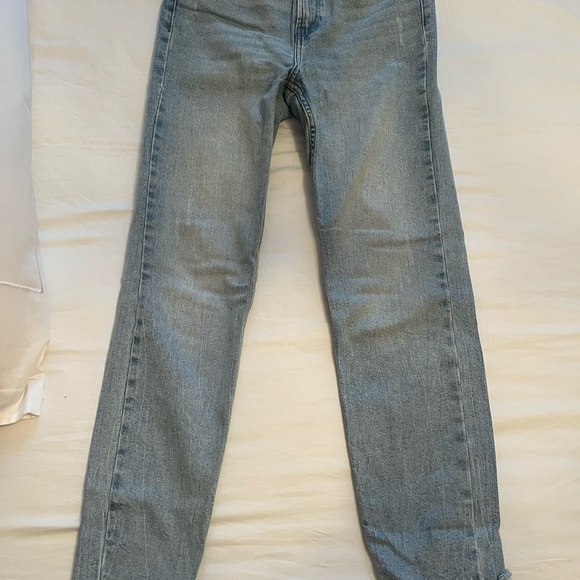 CALVIN KLEIN WOMEN’S JEANS - Picture 3 of 3